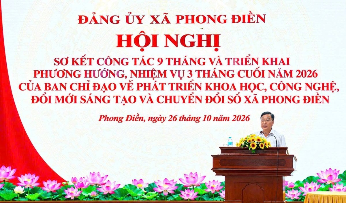 Đồng chí Lê Hoàng Dũng, Phó Bí thư Thường trực Đảng ủy xã trình bày dự thảo báo cáo sơ kết tại Hội nghị.