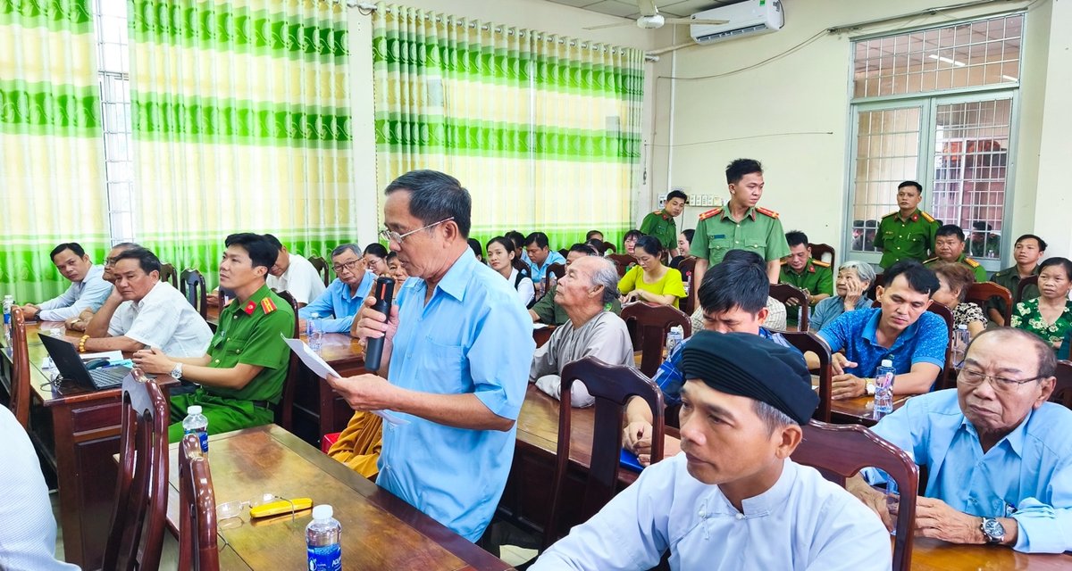 Hình ảnh Nhân dân ý kiến, phản ánh tại Hội nghị