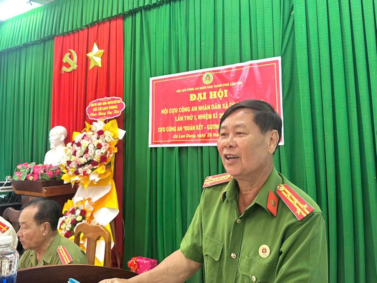 Đồng chí Đại tá Huỳnh Văn Chẵn, Ủy viên Ban Chấp hành Hội cựu CAND thành phố Cần Thơ phát biểu tại Đại hội.